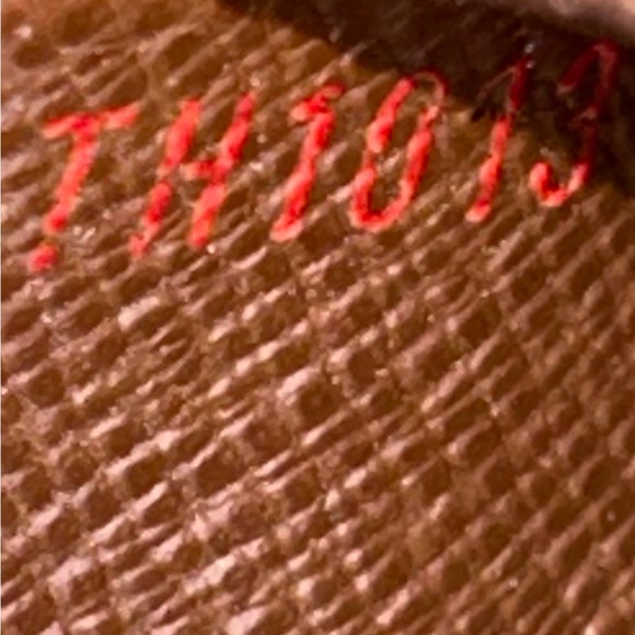 Louis Vuitton Damier Ebene trifold Wallet - Picture 9 of 9